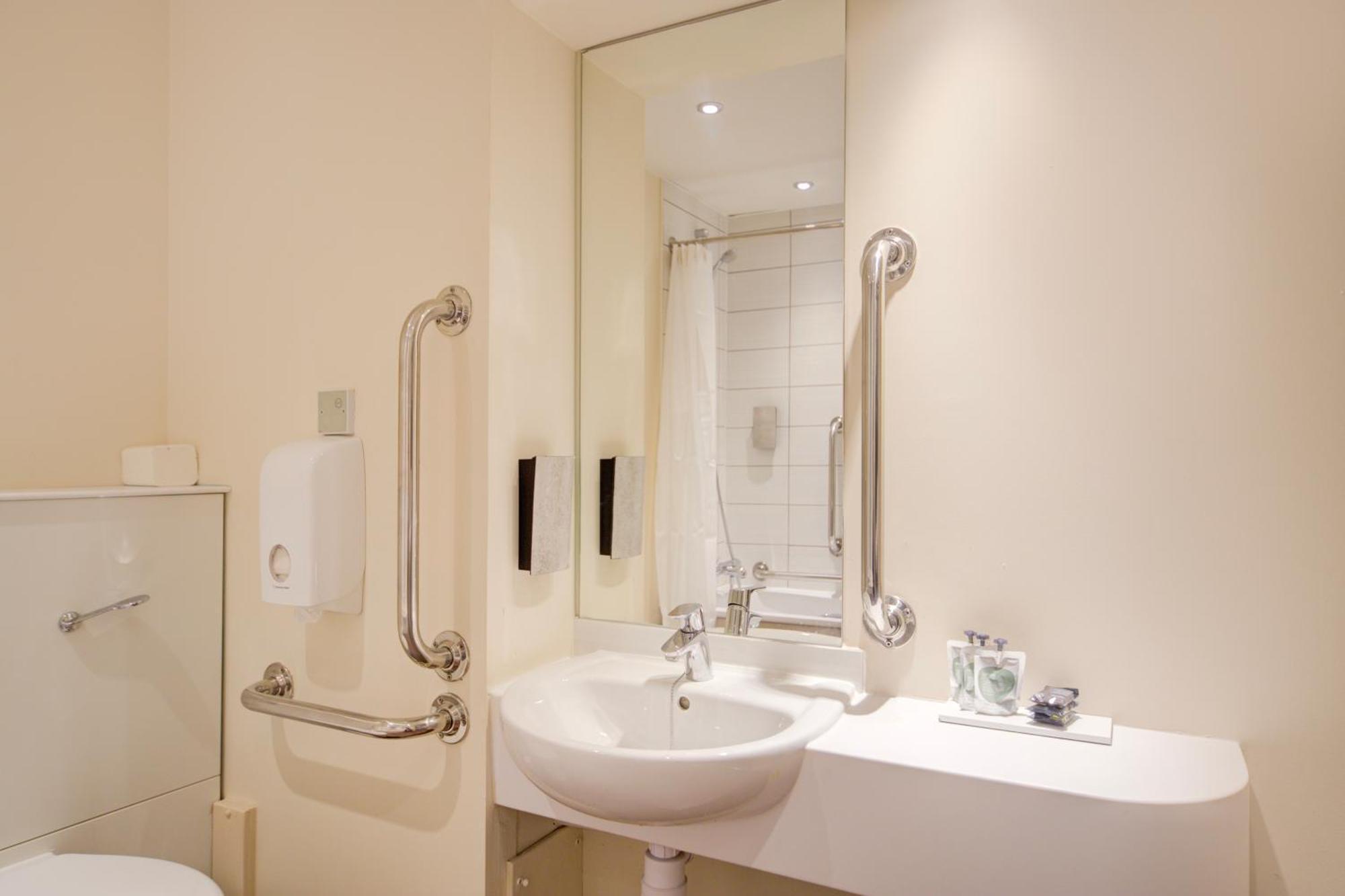 Belvilla Newport City Centre Hotel - Lifestyle المظهر الخارجي الصورة