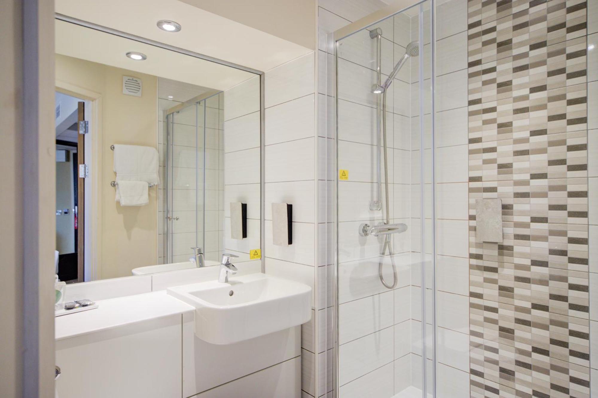 Belvilla Newport City Centre Hotel - Lifestyle المظهر الخارجي الصورة