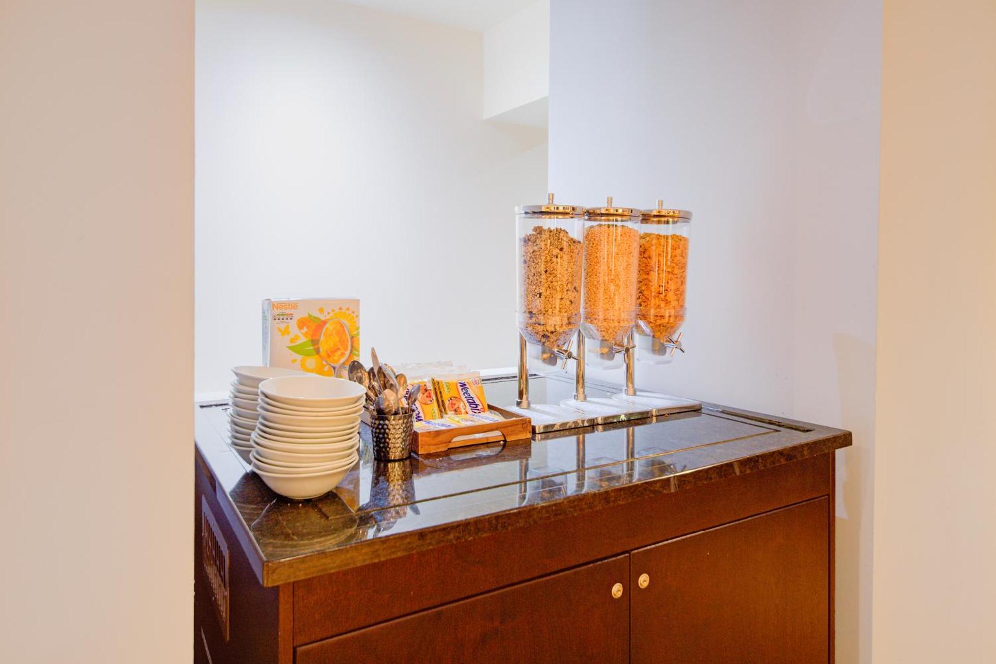 Belvilla Newport City Centre Hotel - Lifestyle المظهر الخارجي الصورة
