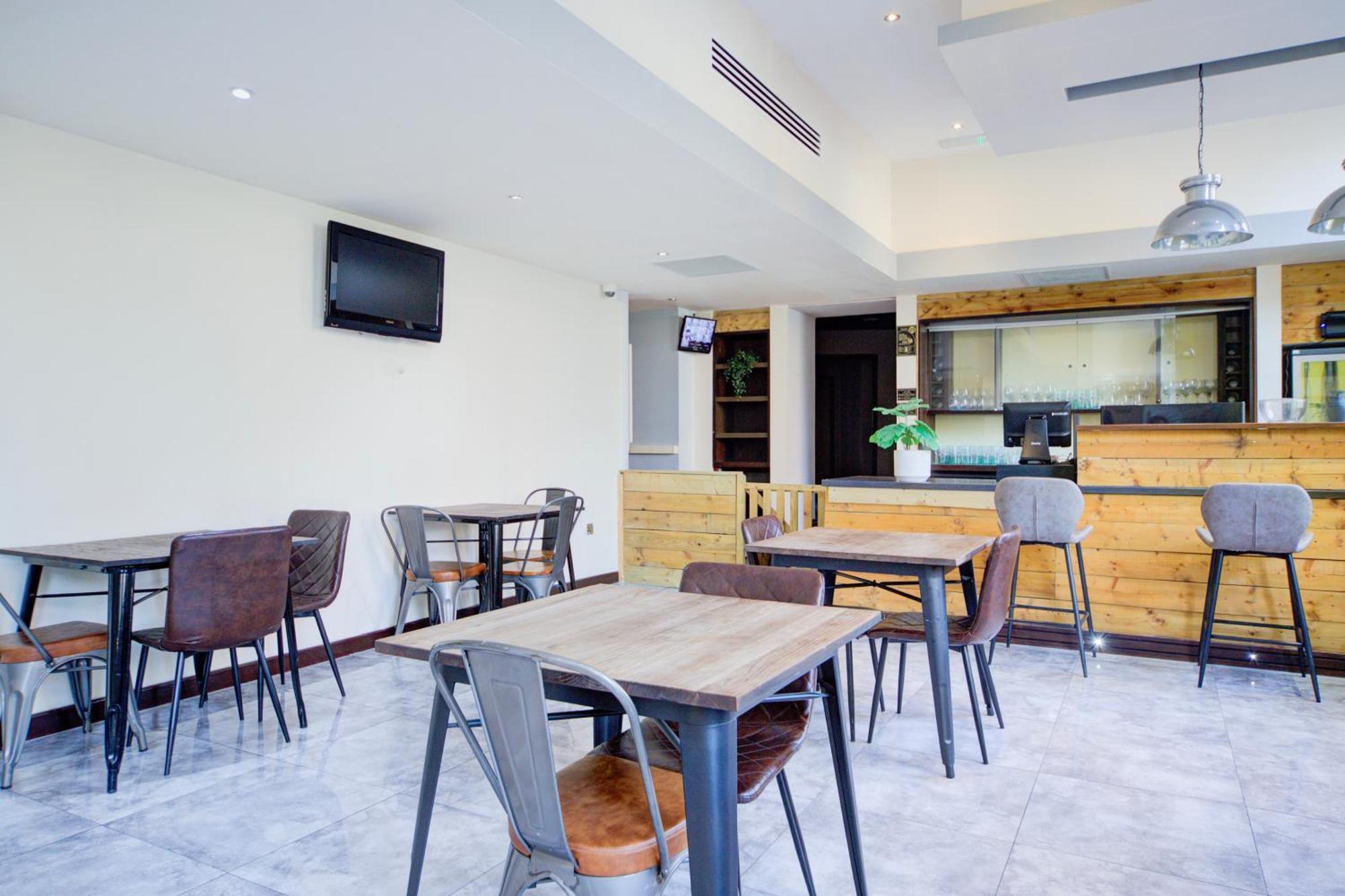 Belvilla Newport City Centre Hotel - Lifestyle المظهر الخارجي الصورة